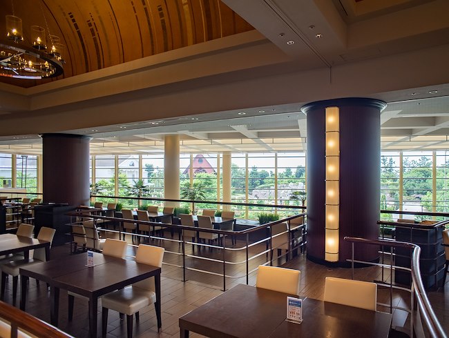 An Airy Haven of Modern Luxury